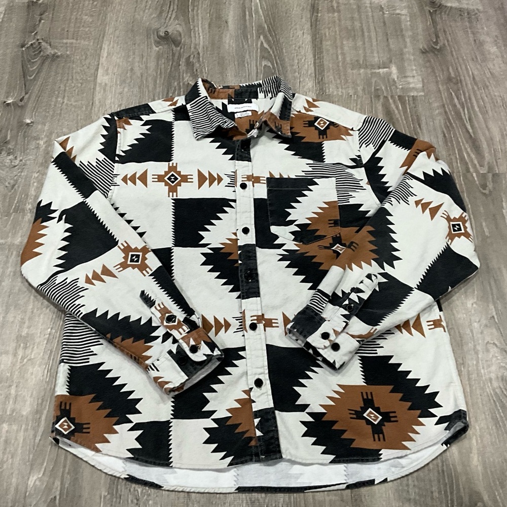 Urban Outfitters Aztec Print Shirt in Black, Brown, and White Size large